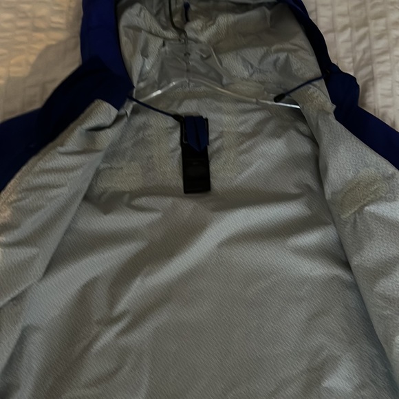 The North Face Hyvent 2.5L rain jacket. Excellent condition. Size S - Picture 10 of 10